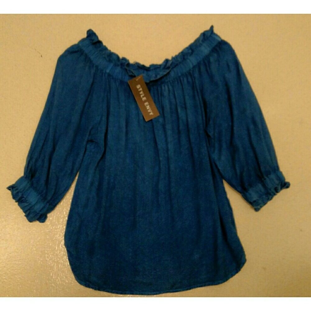 NWT Style Envy chambray off shouder top. Large